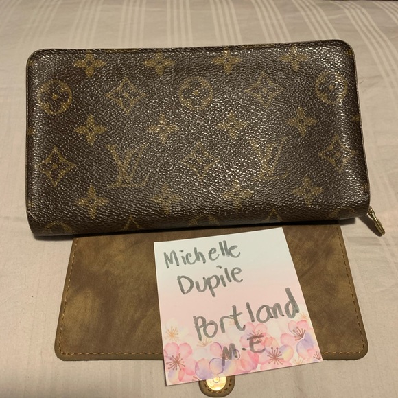 Louis Vuitton Handbags - Louis vuitton zippy wallet
